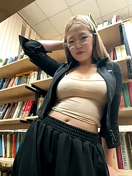 Aiko Yumi online show from December 18, 2025, 4:46 pm