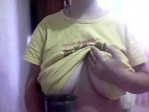 Snapshot of AnaXBerry chatting on September 26, 2025, 6:50 am AnaXBerry online show from September 26, 2025, 6:50 am