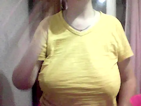 Snapshot of AnaXBerry chatting on September 28, 2025, 6:02 pm AnaXBerry online show from September 28, 2025, 6:02 pm