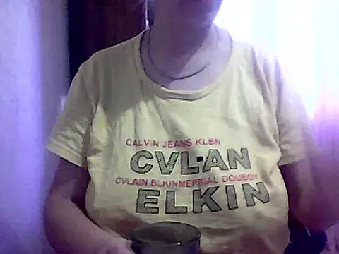 Snapshot of AnaXBerry chatting on October 2, 2025, 6:31 am AnaXBerry online show from October 2, 2025, 6:31 am