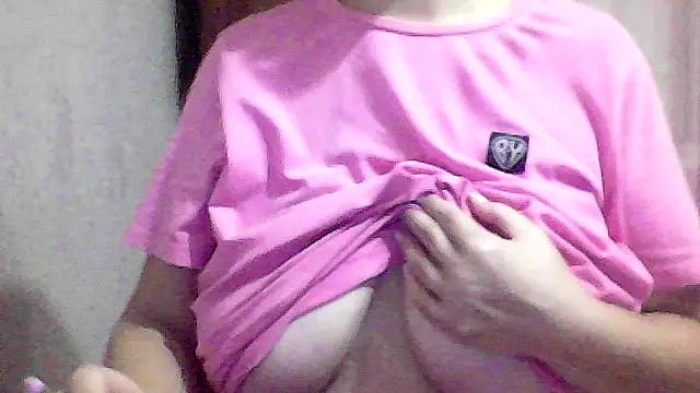 Snapshot of AnaXBerry chatting on October 8, 2025, 6:38 pm AnaXBerry online show from October 8, 2025, 6:38 pm