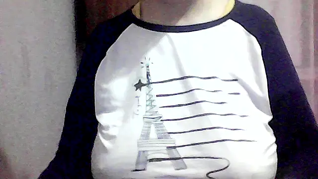 Snapshot of AnaXBerry chatting on October 16, 2025, 6:42 pm AnaXBerry online show from October 16, 2025, 6:42 pm