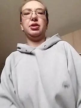 Isabella Geney online show from December 17, 2025, 2:34 pm