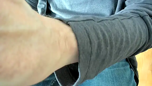 Snapshot of massive_cum chatting on February 10, 2025, 7:17 pm massive cum online show from February 10, 2025, 7:17 pm