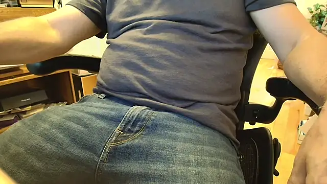 Snapshot of massive_cum chatting on September 13, 2025, 11:04 pm massive cum online show from September 13, 2025, 11:04 pm