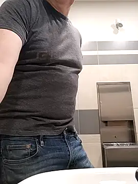 Snapshot of massive_cum chatting on October 24, 2025, 5:42 pm massive cum online show from October 24, 2025, 5:42 pm