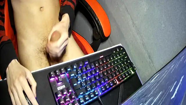 Snapshot of hotteen18cm chatting on October 10, 2025, 10:09 pm hotteen18cm online show from October 10, 2025, 10:09 pm