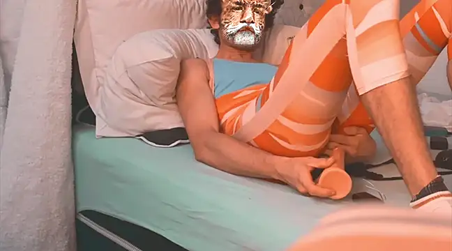 Snapshot of BodyandlegginLover chatting on February 8, 2025, 11:33 am BodyandlegginLover online show from February 8, 2025, 11:33 am