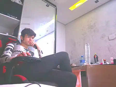 Snapshot of BodyandlegginLover chatting on September 15, 2025, 8:03 am BodyandlegginLover online show from September 15, 2025, 8:03 am