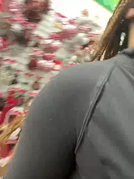 Snapshot of MelSaunders chatting on December 10, 2024, 11:30 pm MelSaunders online show from December 10, 2024, 11:30 pm