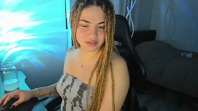 Snapshot of MelSaunders chatting on December 13, 2024, 2:21 am MelSaunders online show from December 13, 2024, 2:21 am