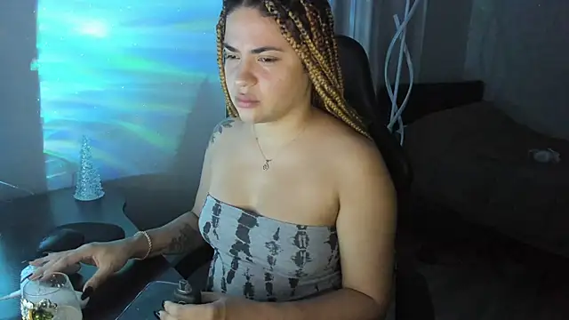 Snapshot of MelSaunders chatting on December 15, 2024, 3:45 am MelSaunders online show from December 15, 2024, 3:45 am