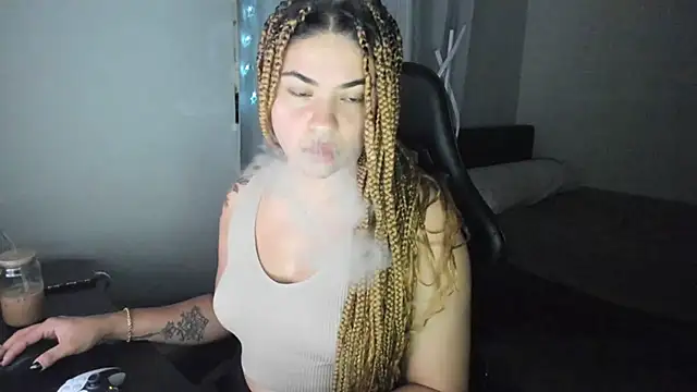 Snapshot of MelSaunders chatting on December 16, 2024, 3:19 am MelSaunders online show from December 16, 2024, 3:19 am