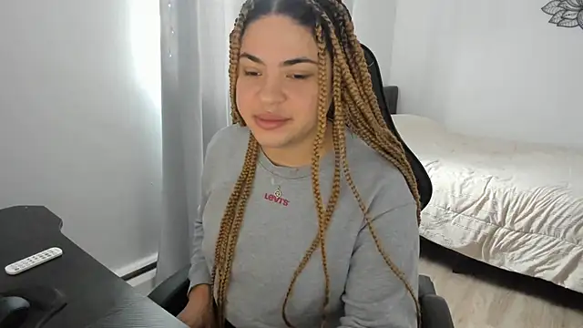 Snapshot of MelSaunders chatting on December 19, 2024, 6:12 pm MelSaunders online show from December 19, 2024, 6:12 pm