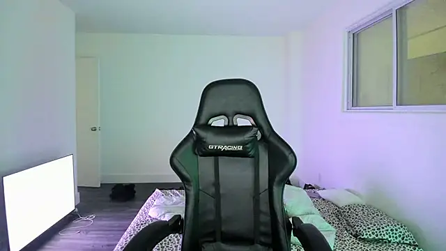 Snapshot of MelSaunders chatting on February 16, 2025, 2:53 am MelSaunders online show from February 16, 2025, 2:53 am