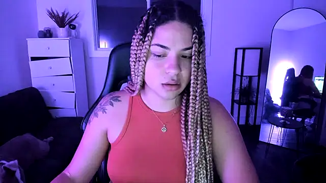 Snapshot of MelSaunders chatting on November 2, 2025, 12:02 am MelSaunders online show from November 2, 2025, 12:02 am