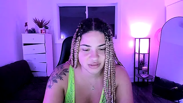 Snapshot of MelSaunders chatting on November 3, 2025, 1:08 am MelSaunders online show from November 3, 2025, 1:08 am