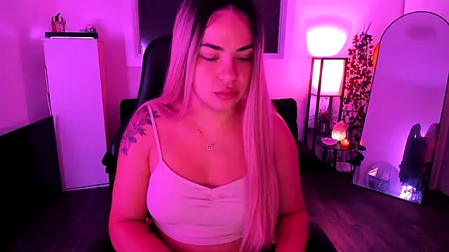 Snapshot of MelSaunders chatting on November 18, 2025, 12:16 am MelSaunders online show from November 18, 2025, 12:16 am