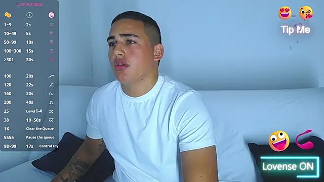 Latino Junge online show from January 9, 2025, 1:35 pm