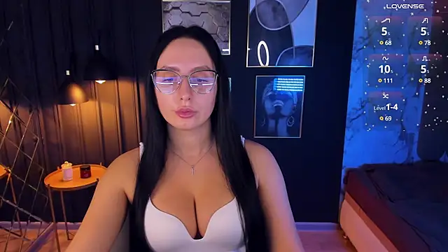 Christy Calypso online show from December 5, 2024, 2:31 am