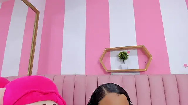 ISABELLA 020 online show from April 14, 2026, 6:36 pm