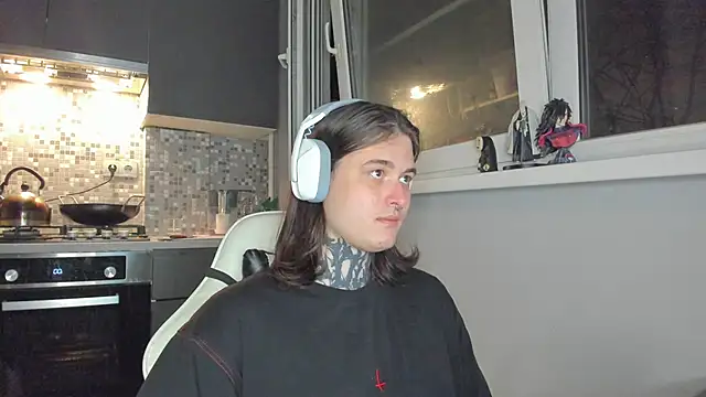  torfin  online show from March 7, 2025, 9:06 pm