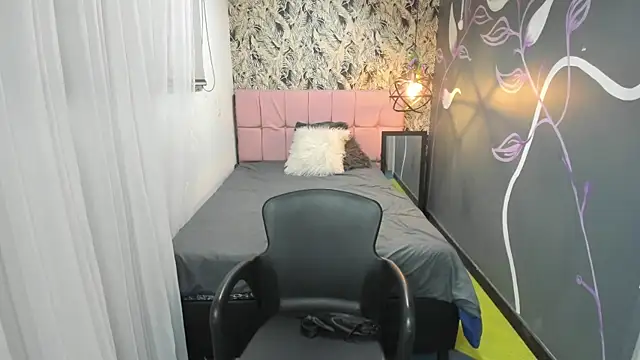 Snapshot of EmmaaEvans_ chatting on January 31, 2025, 11:56 am EmmaaEvans online show from January 31, 2025, 11:56 am