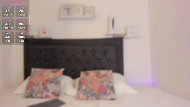 coralsmith11 online show from November 17, 2025, 7:08 pm