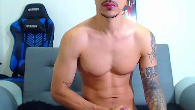 Snapshot of Tristan-bm chatting on December 21, 2024, 4:03 pm Tristan-bm online show from December 21, 2024, 4:03 pm