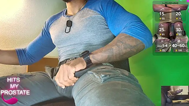 Snapshot of hot_black3 chatting on October 12, 2025, 4:11 am hot black3 online show from October 12, 2025, 4:11 am