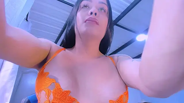 Snapshot of LatinVenuz chatting on October 28, 2025, 5:59 pm LatinVenuz online show from October 28, 2025, 5:59 pm