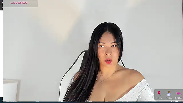 bella hadid1  online show from March 2, 2025, 5:58 pm