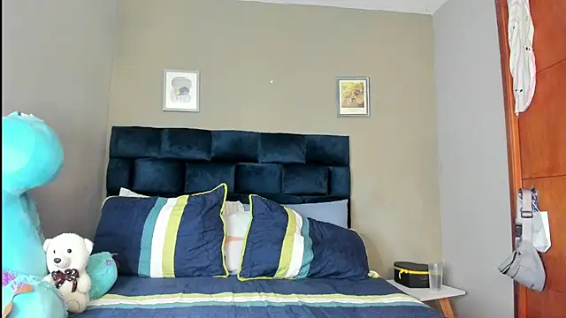 Snapshot of nathaliefox chatting on October 19, 2025, 4:18 pm nathaliefox online show from October 19, 2025, 4:18 pm