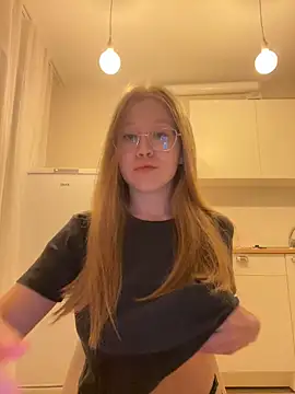 Snapshot of Eva_Weyne chatting on October 12, 2025, 8:30 pm Eva Weyne online show from October 12, 2025, 8:30 pm