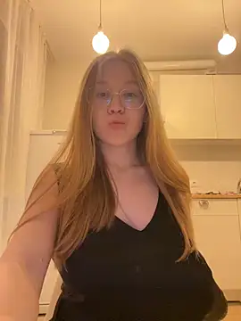 Snapshot of Eva_Weyne chatting on November 2, 2025, 8:00 pm Eva Weyne online show from November 2, 2025, 8:00 pm