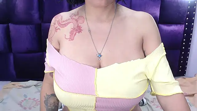 LindaKardi online show from October 14, 2025, 4:52 pm