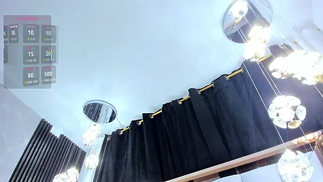 SarayRoyse online show from October 16, 2025, 7:37 pm