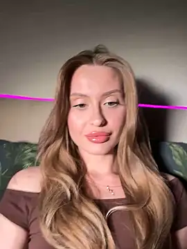 Sweet  Milly online show from April 8, 2026, 8:31 pm