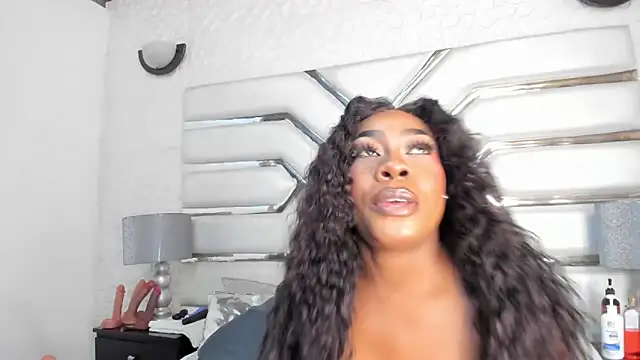Snapshot of LexiieGrey chatting on June 16, 2026, 10:45 pm LexiieGrey online show from June 16, 2026, 10:45 pm