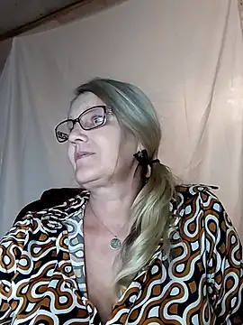 irinamaux online show from January 11, 2025, 1:22 pm
