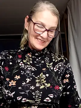 Snapshot of irinamaux chatting on September 27, 2025, 4:50 am irinamaux online show from September 27, 2025, 4:50 am