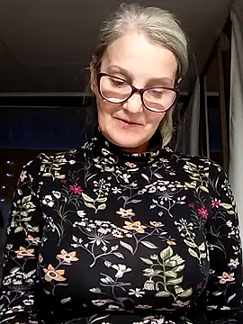 Snapshot of irinamaux chatting on September 27, 2025, 4:56 pm irinamaux online show from September 27, 2025, 4:56 pm