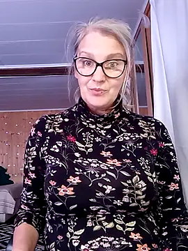 Snapshot of irinamaux chatting on September 29, 2025, 12:32 pm irinamaux online show from September 29, 2025, 12:32 pm