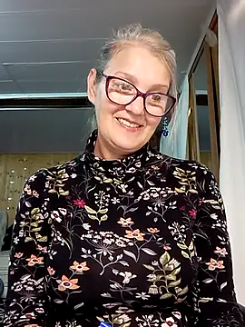 Snapshot of irinamaux chatting on October 2, 2025, 7:37 am irinamaux online show from October 2, 2025, 7:37 am