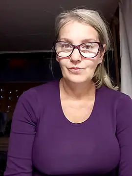 Snapshot of irinamaux chatting on October 5, 2025, 8:12 am irinamaux online show from October 5, 2025, 8:12 am