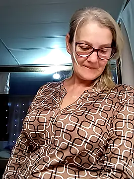 Snapshot of irinamaux chatting on October 9, 2025, 4:10 am irinamaux online show from October 9, 2025, 4:10 am