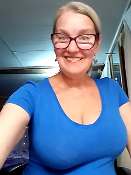 Snapshot of irinamaux chatting on October 9, 2025, 4:16 pm irinamaux online show from October 9, 2025, 4:16 pm