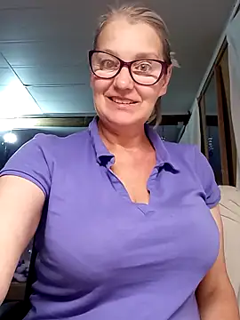 Snapshot of irinamaux chatting on October 14, 2025, 2:45 am irinamaux online show from October 14, 2025, 2:45 am