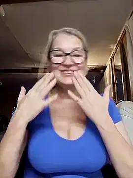 Snapshot of irinamaux chatting on October 31, 2025, 3:07 am irinamaux online show from October 31, 2025, 3:07 am