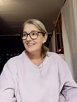 Snapshot of irinamaux chatting on November 9, 2025, 8:01 am irinamaux online show from November 9, 2025, 8:01 am